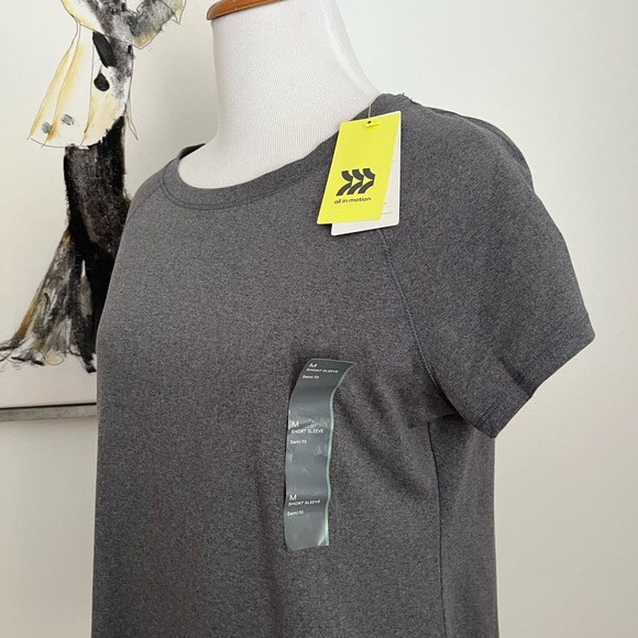 NWT All in Motion Gray SS Tee Shirt Size Medium Semi Fit - Picture 5 of 6